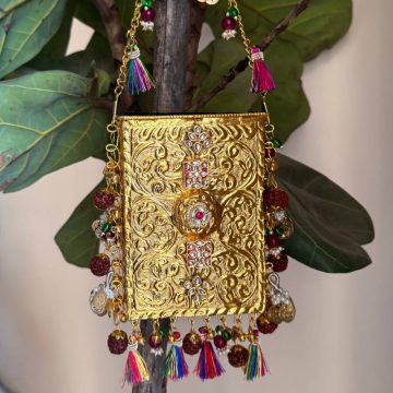 GOLD METAL MOBILE BAG