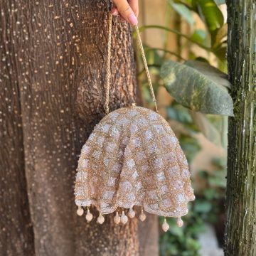 DRAPE STYLE CLUTCH BAG WITH FRAME